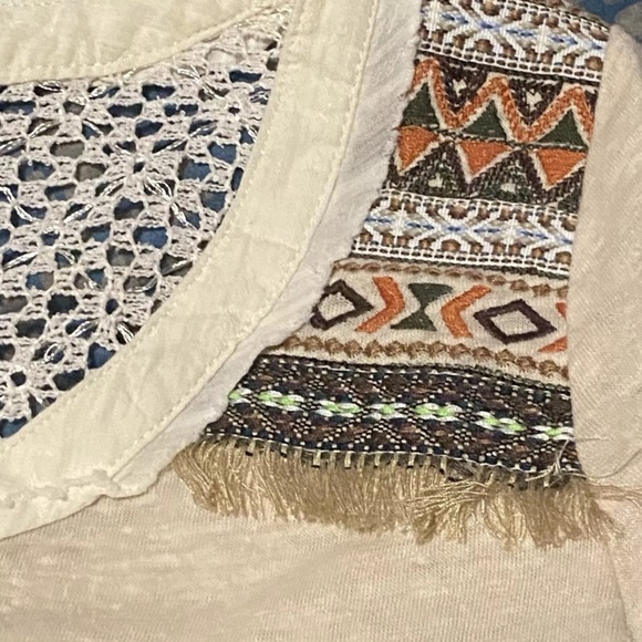 Miss Me Womens Long Sleeve Shirt XS Cream Lace Back Sequins Aztec Southwestern - Picture 4 of 11